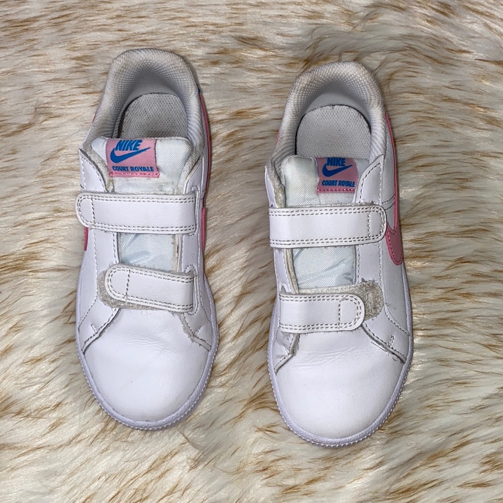 Nike. 1. White/Pink